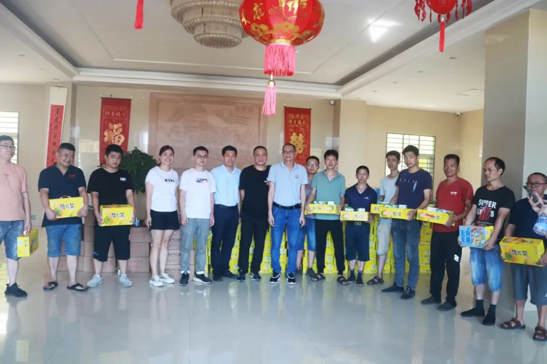 致敬烈日下的堅守，高溫慰問送清涼